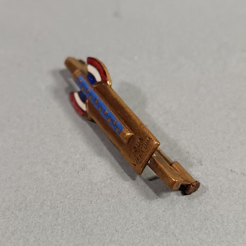PETIT INSIGNE OU BROCHE PROPAGANDE OU SOUVENIR DU MARECHAL PETAIN 1940 1944 GVT DE VICHY TRAVAIL FAMILLE PATRIE FRANCISQUE